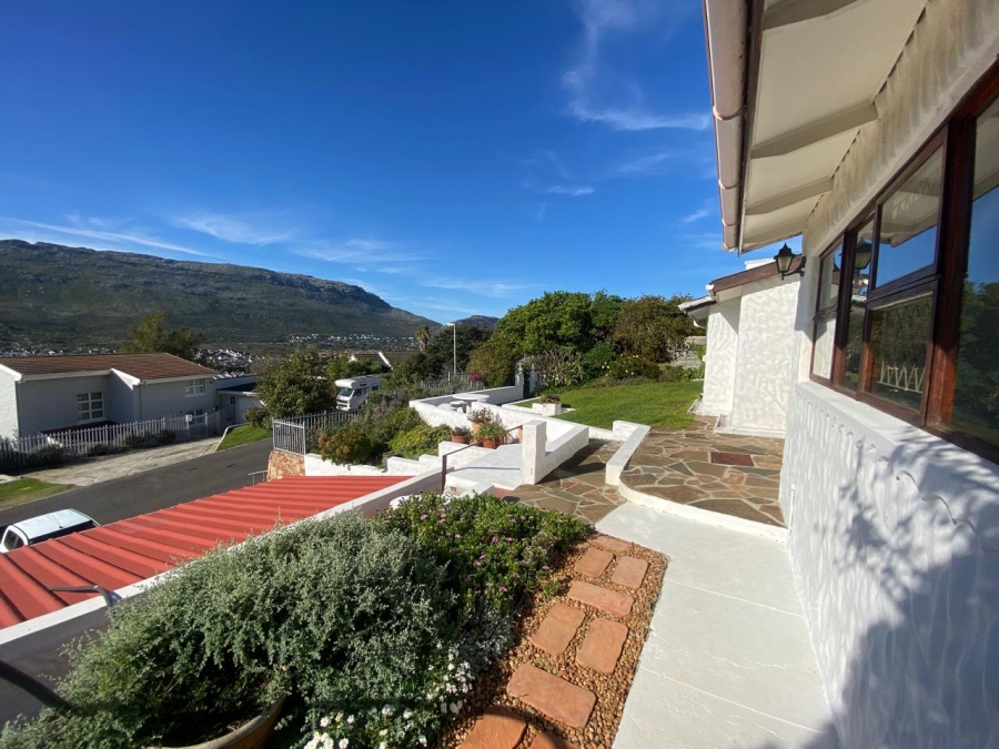 To Let 3 Bedroom Property for Rent in Fish Hoek Western Cape